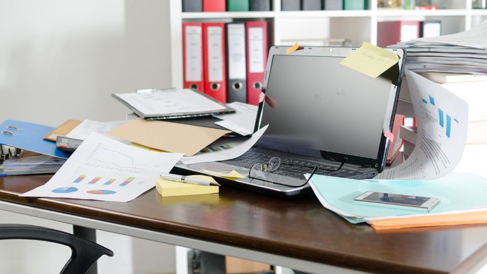 Faire le tri des papiers et documents administratifs pendant le ménage de printemps