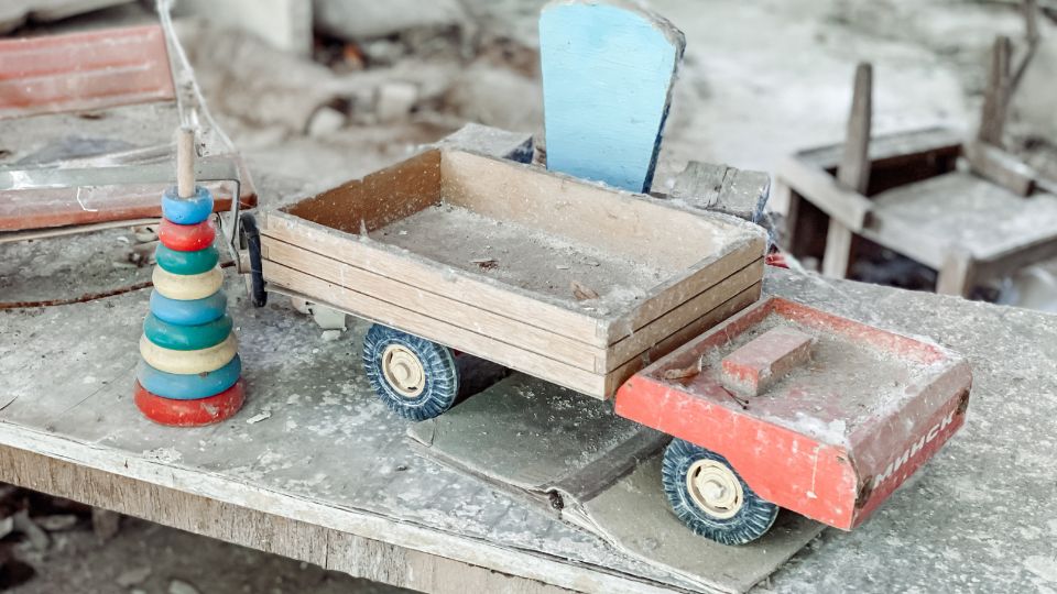 Trier les jouets pendant le ménage de printemps